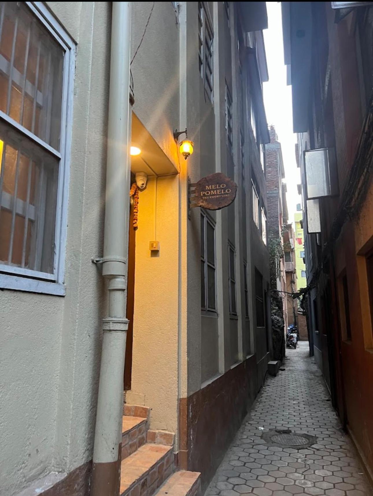 카트만두 The Melo Pomelo Courtyard. 아파트 외부 사진